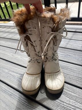 Cream Faux-Fur Lined Lace-Up Winter Boots